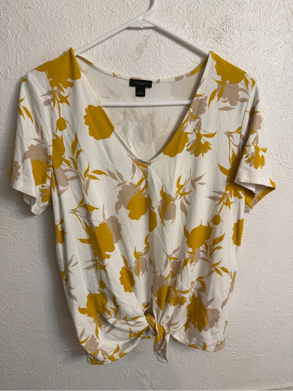 Ann Taylor Factory Floral Tie-Front V-Neck Top in Mustard/Beige